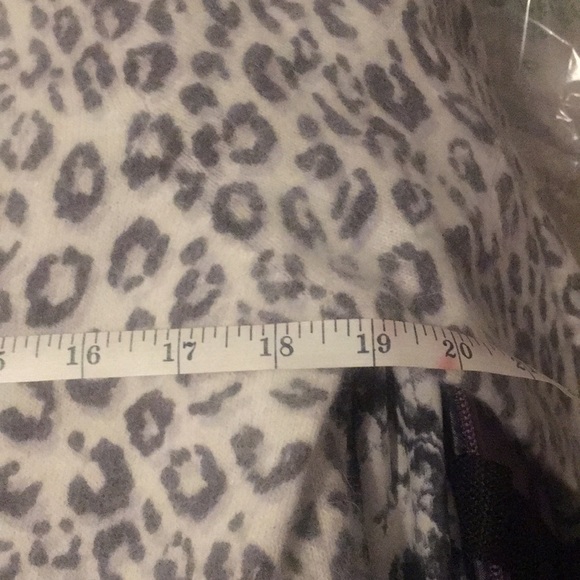 Ann Taylor petites L cheetah print sweater - Picture 6 of 7